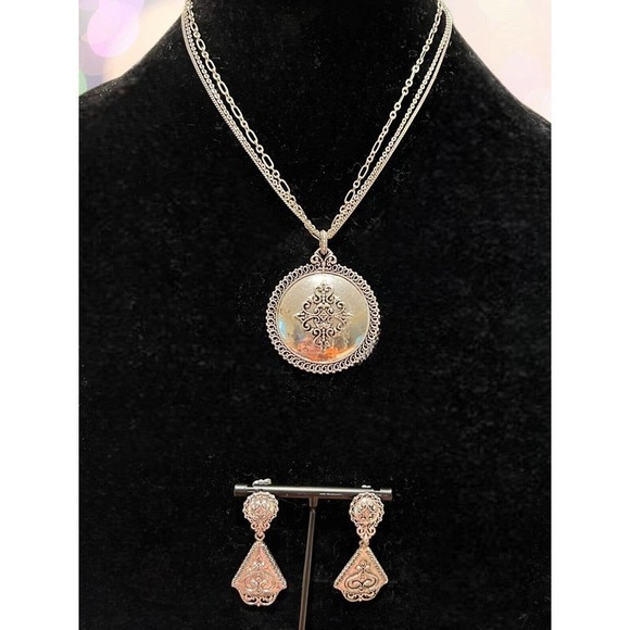 Avon Paris by Night Necklace & Earring Set - Picture 4 of 4